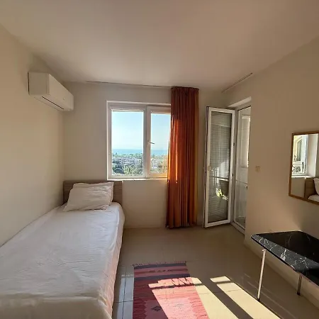 Lovely 2 Bedroom 2 Bath With View And A Pool