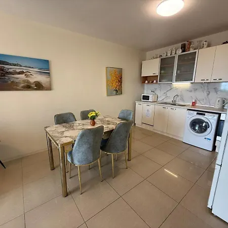 Lovely 2 Bedroom 2 Bath With View And A Pool St Konstantin And Elena Apartament Bŭnzarito
