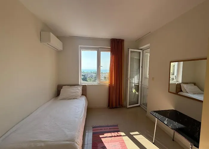 Lovely 2 Bedroom 2 Bath With View And A Pool