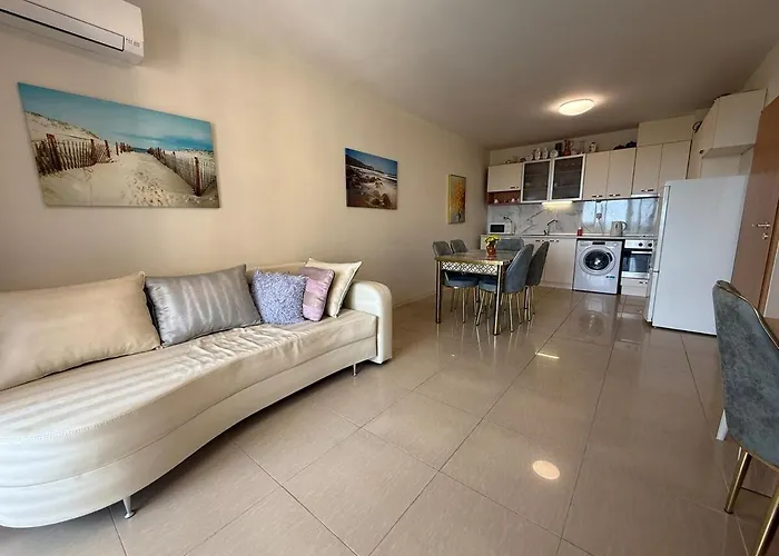 아파트 Lovely 2 Bedroom 2 Bath With View And A Pool