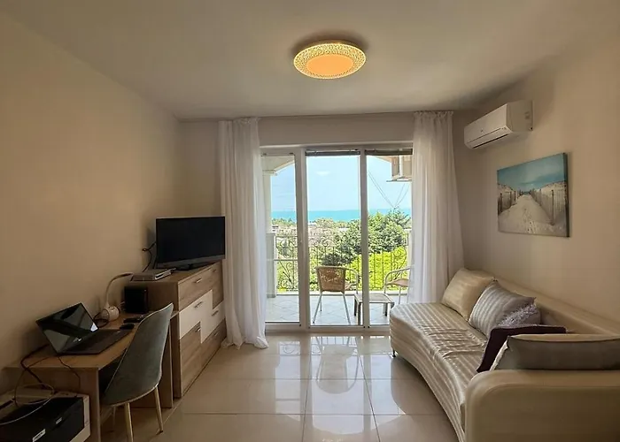Lovely 2 Bedroom 2 Bath With View And A Pool 아파트 Bŭnzarito