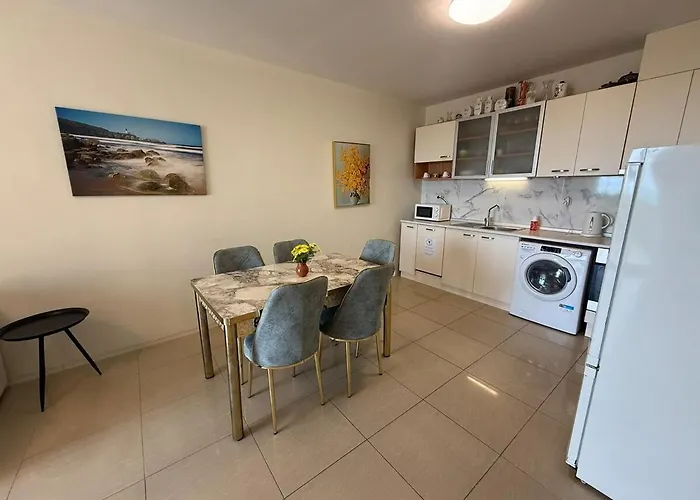 Lovely 2 Bedroom 2 Bath With View And A Pool 아파트 Bŭnzarito