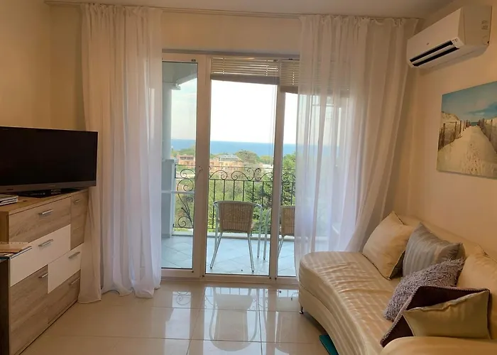 Lovely 2 Bedroom 2 Bath With View And A Pool 아파트 Bŭnzarito