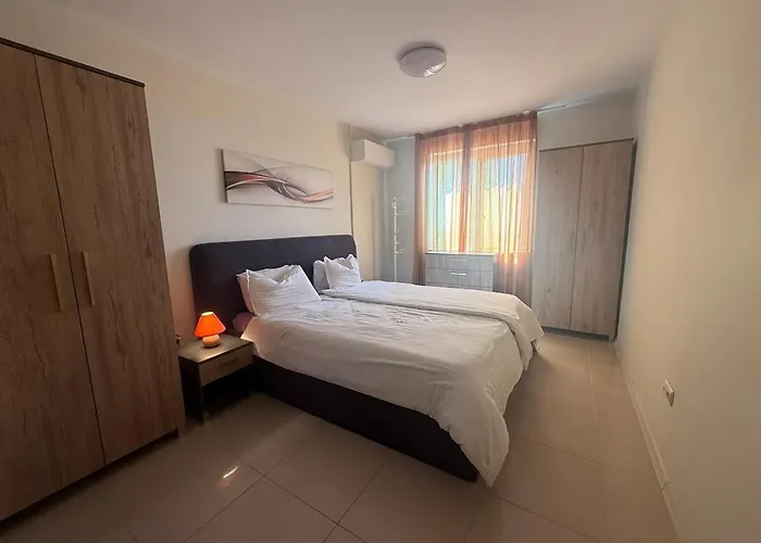 아파트 Lovely 2 Bedroom 2 Bath With View And A Pool Bŭnzarito