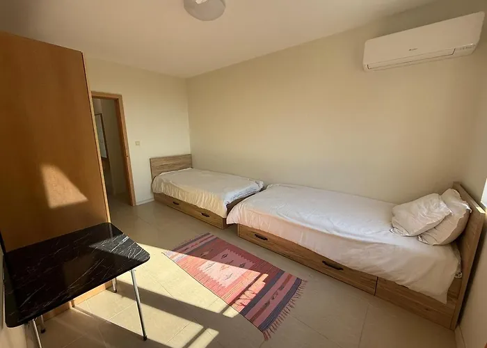 Lovely 2 Bedroom 2 Bath With View And A Pool