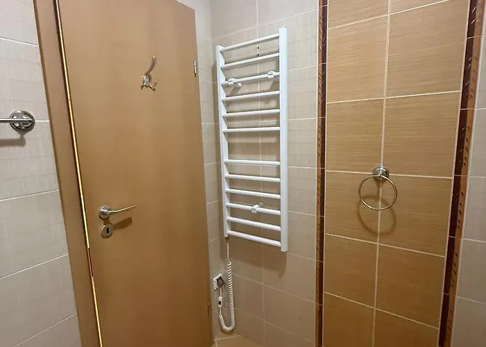 Lovely 2 Bedroom 2 Bath With View And A Pool 아파트 *