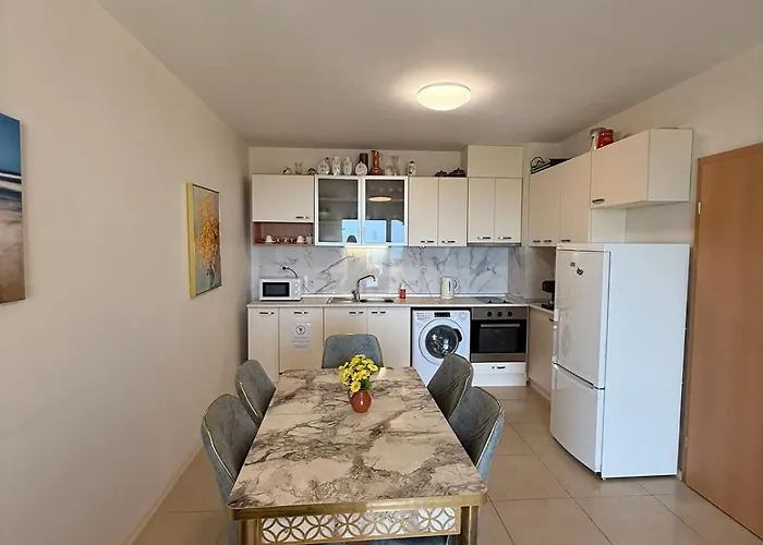 아파트 Lovely 2 Bedroom 2 Bath With View And A Pool